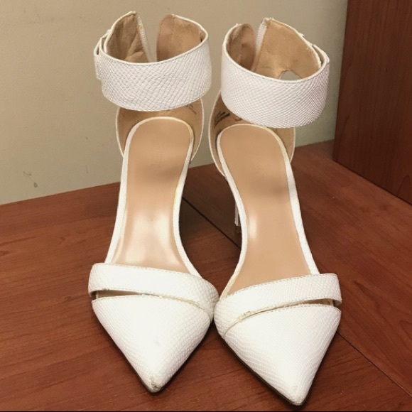 Expression White Pump Shoes - Picture 4 of 4